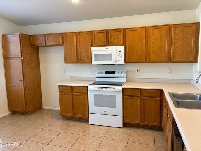 Building Photo - 10443 W Medlock Dr