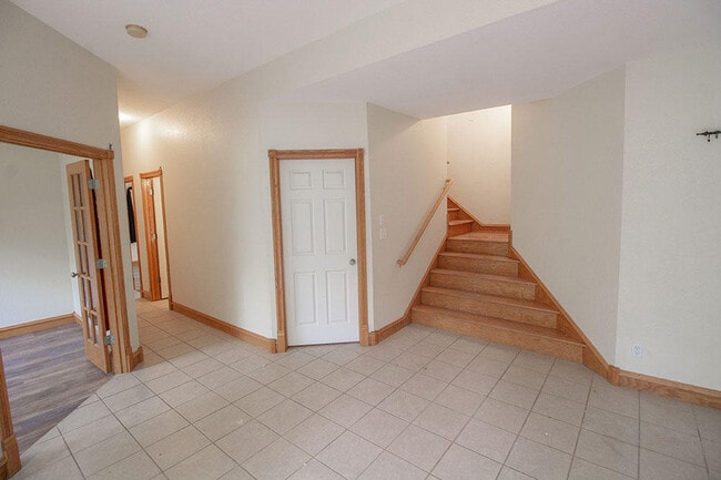 Building Photo - 1420 Bradford Dr