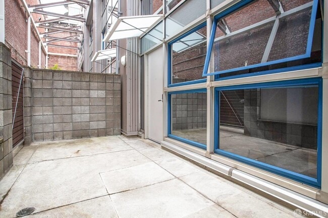 Building Photo - 650 Delancey St