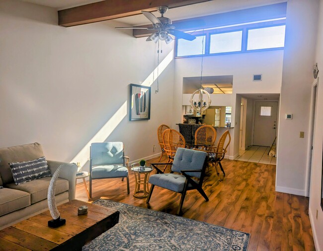 Building Photo - 11650 Capri Cir S