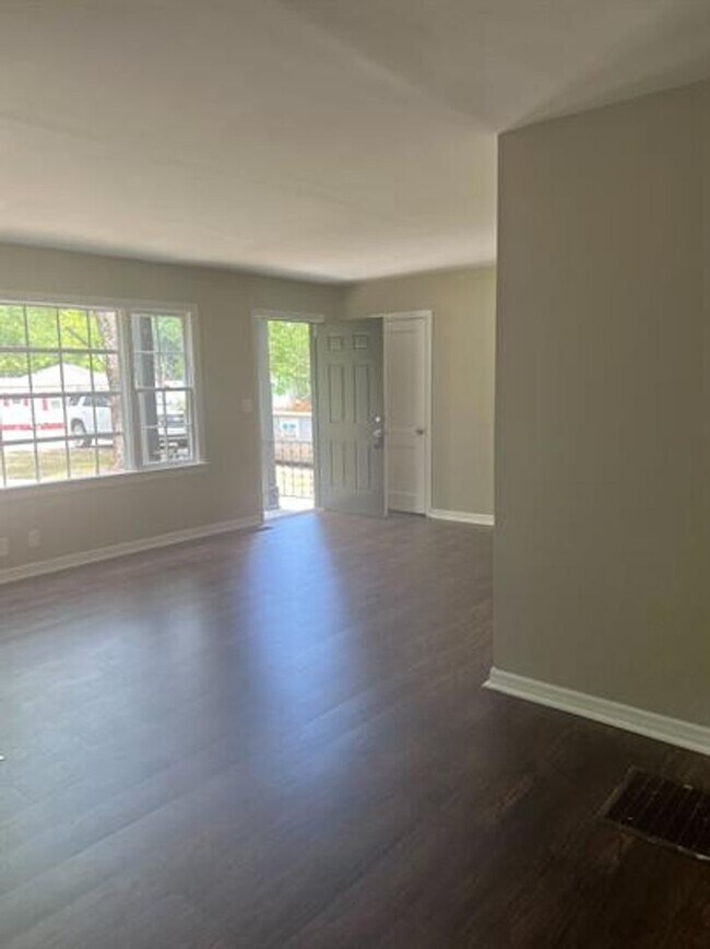 Building Photo - Spacious 3-Bedroom Home with 1-Car Garage