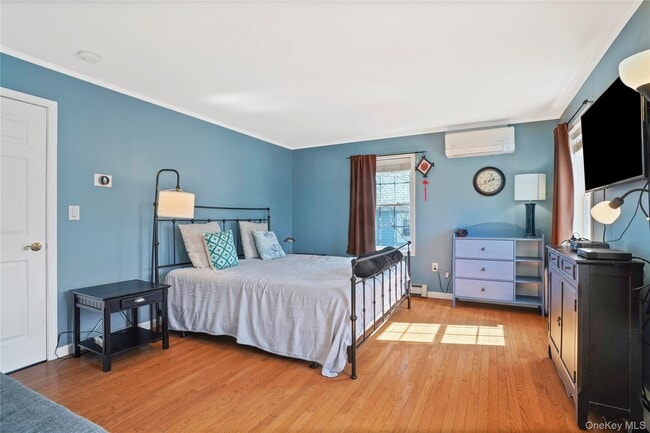 Building Photo - 102 Clinton St