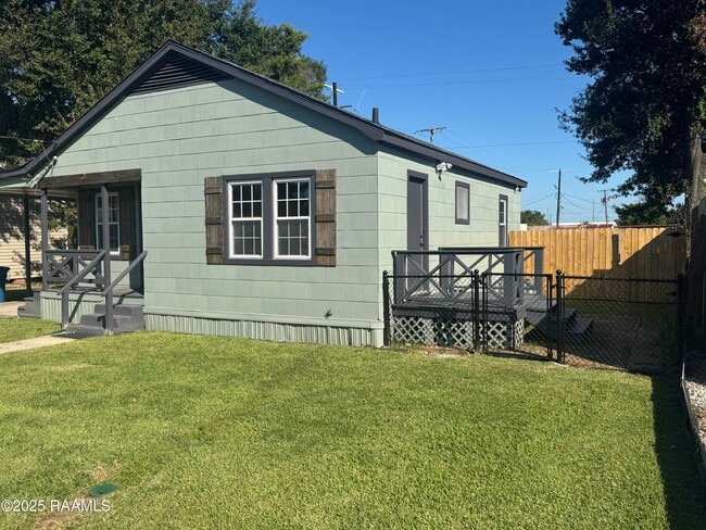 Building Photo - 216 Longview Dr