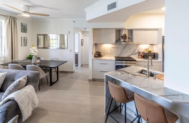 Building Photo - 3255 NE 184th St