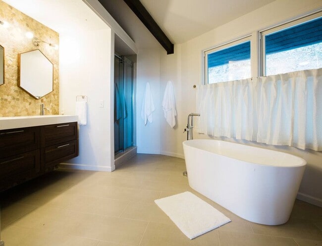 Building Photo - Secluded Furnished Rental-Asheville