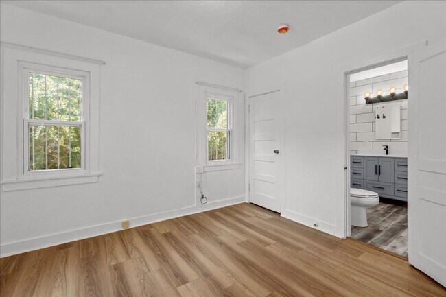 Building Photo - Stylish and Updated North Inglewood House ...
