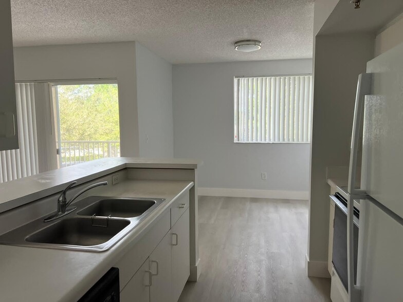 Building Photo - 2600 S University Dr