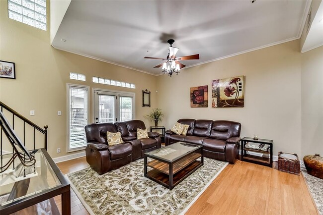 Building Photo - 4040 Avondale Ave