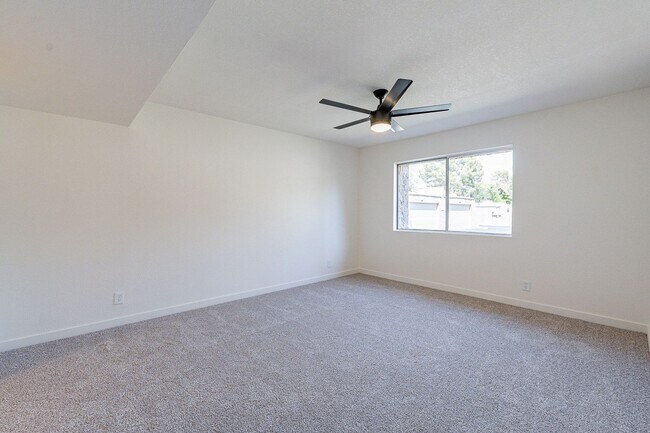 Building Photo - Live in luxury in this Scottsdale condo!