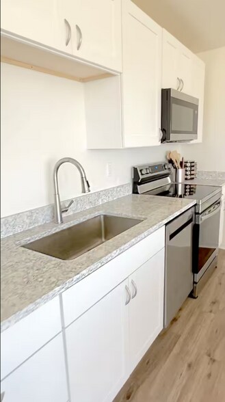 Building Photo - 60 Log Cabin Ln