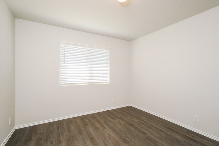 Building Photo - 2306 Redlove Dr