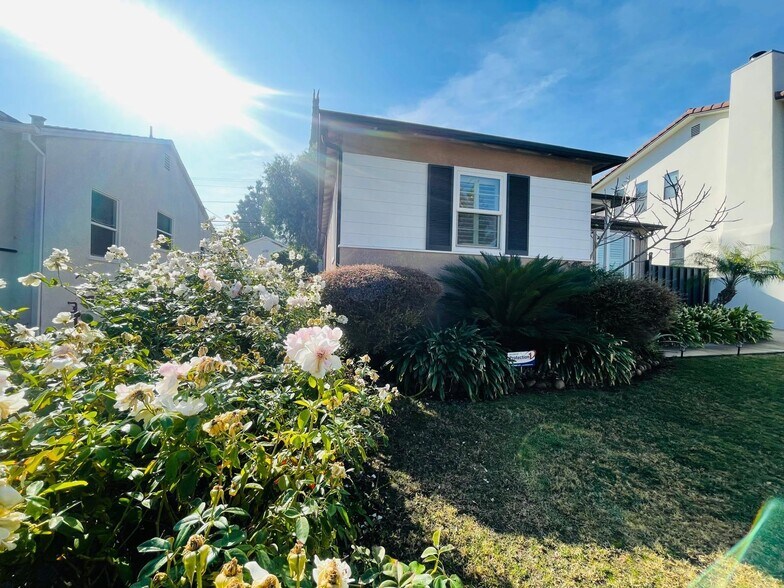 Building Photo - 17946 Valley Vista Blvd