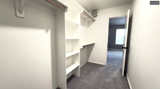 Building Photo - 18 Primrose Ln