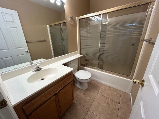 Building Photo - BEAUTIFUL 2 BEDROOM AND 2 BATHROOM CONDO L...