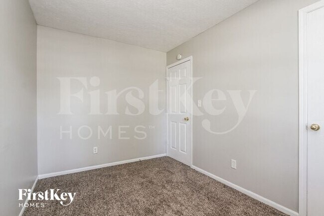 Building Photo - 4333 Phoenix Dr