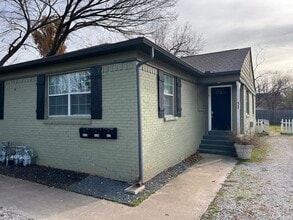 Building Photo - 422 E Worth St