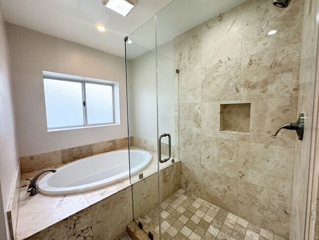 Building Photo - 68745 Tachevah Dr
