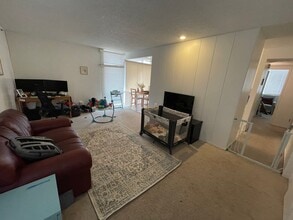 Building Photo - Spacious Ground Level 2 Bedroom 1 Bath