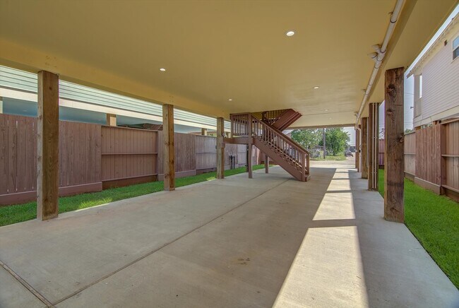 Building Photo - 2305 67th St