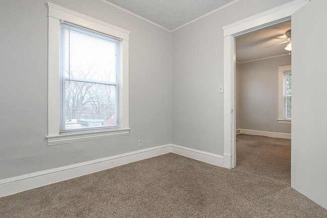 Primary Photo - 2811 Henninger Rd