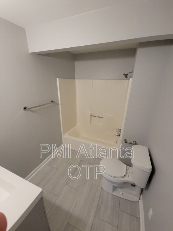 Building Photo - 1782 Millview Dr NE