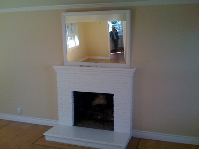 Building Photo - 1534 Veteran Ave