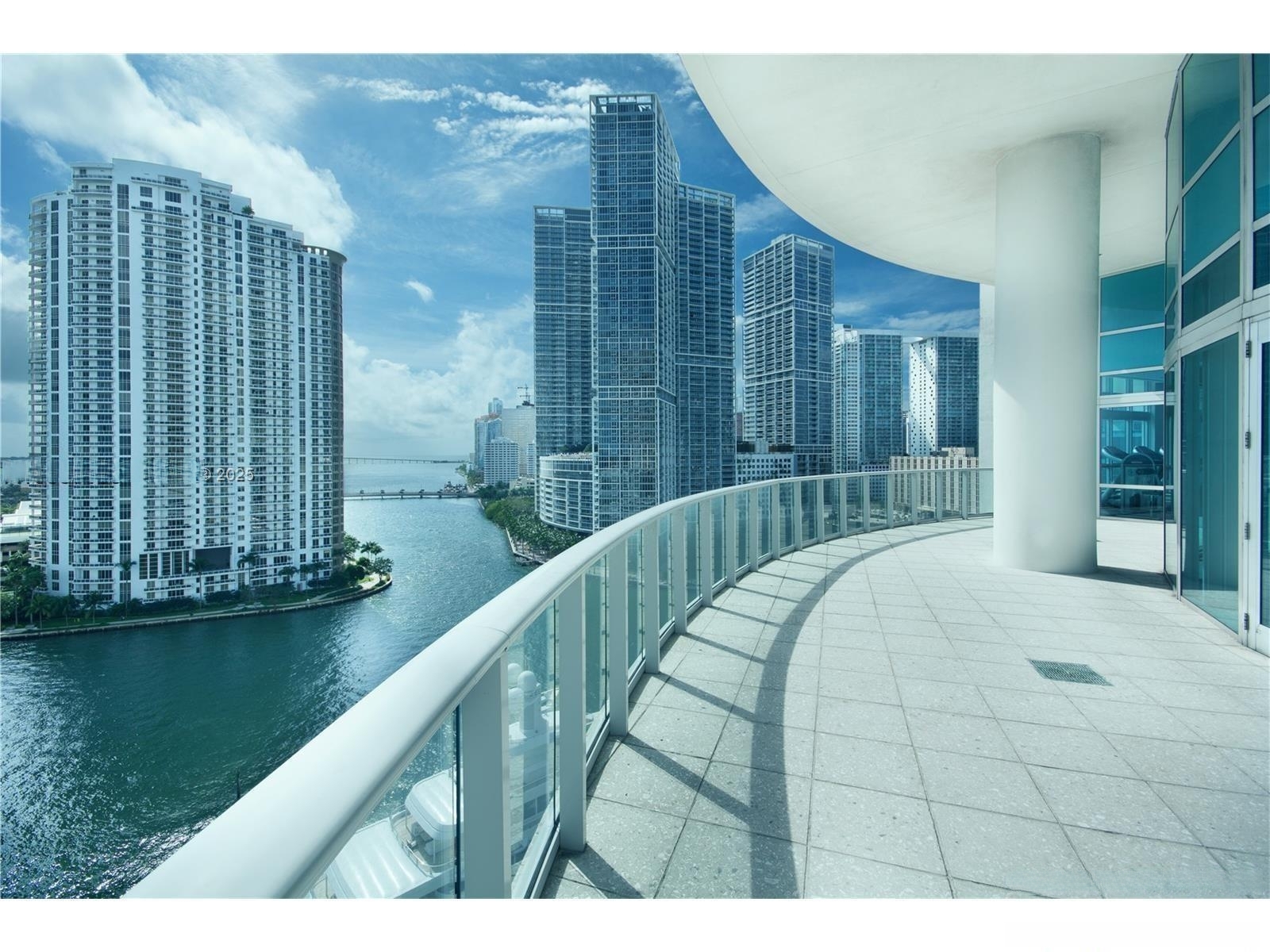 Building Photo - 300 S Biscayne Blvd