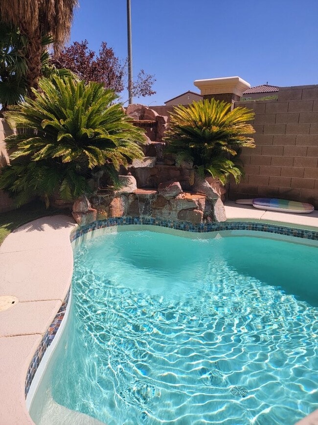 Building Photo - Beautiful 2 story home in Southern Highlands- Just Reduced AND 2 weeks Free!!