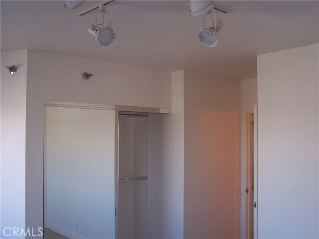 Building Photo - 525 E Seaside Way