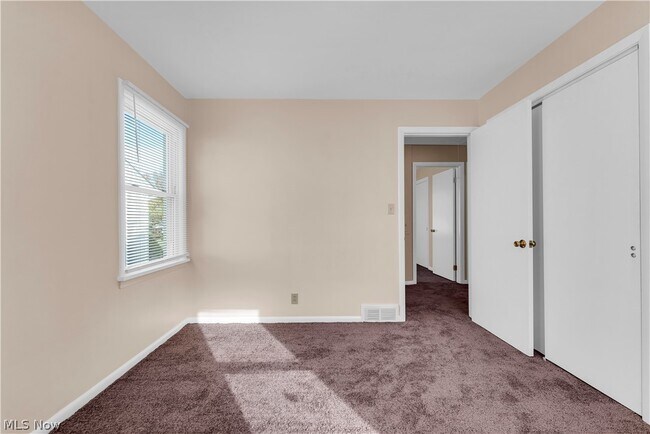 Building Photo - 9716 Alexander Rd