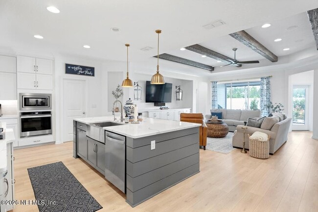 Building Photo - 221 Marquesa Cir