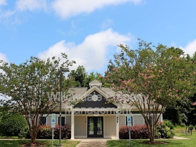 Building Photo - 717 Minerva Dale Dr