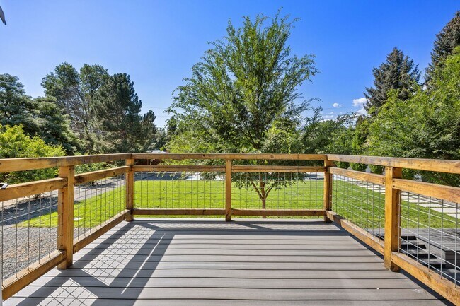 Building Photo - 5 bed 3.5 Bath Home in North Boulder W/Large Backyard, Swimming Pool & Jacuzzi!  Pool Upkeep Incl...