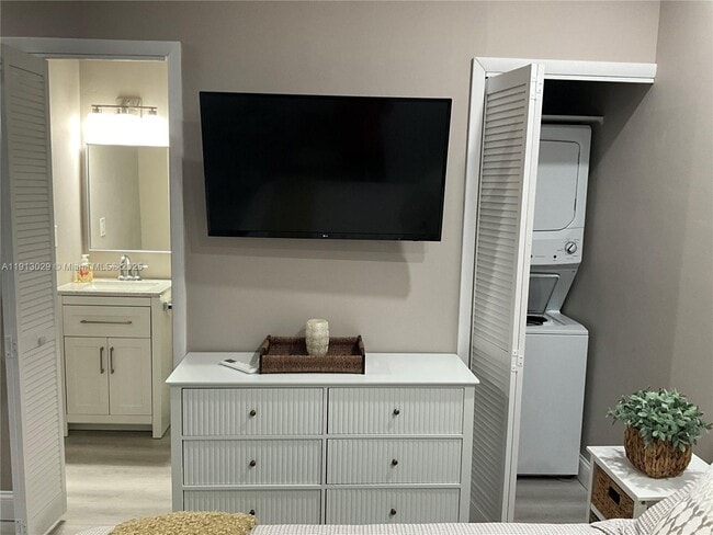 Building Photo - 8638 SW 50th St