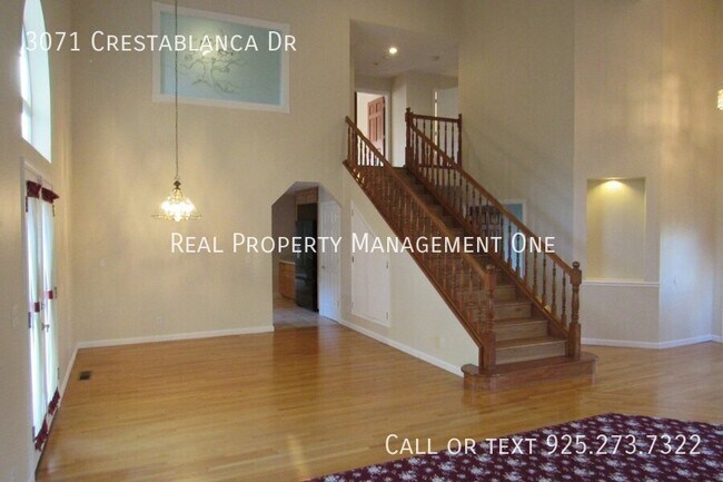 Building Photo - 3071 Crestablanca Dr