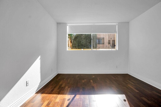 Building Photo - Great one bedroom in UTC!