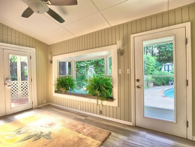 Building Photo - 4512 Woodlawn Lake Dr