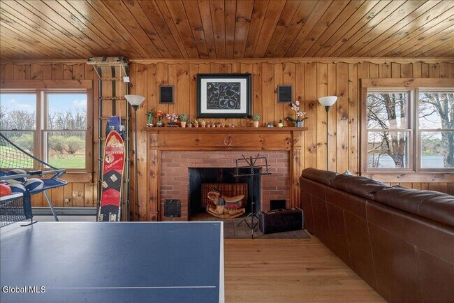 Building Photo - 15 Chase Ln