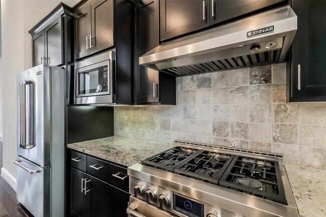 Building Photo - 4015 Lillian St