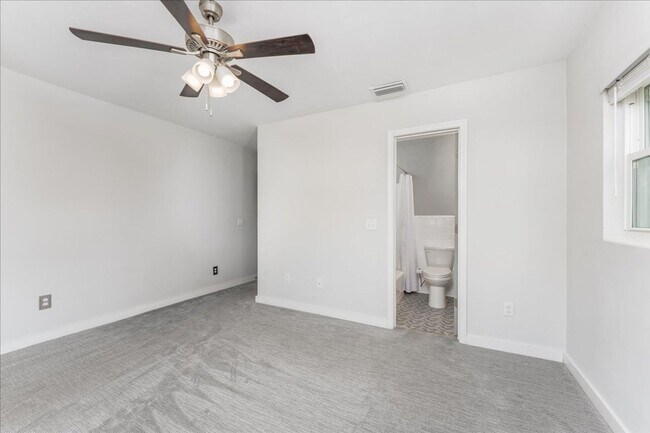 Building Photo - 3 Bed / 2 Bath in Levy Park