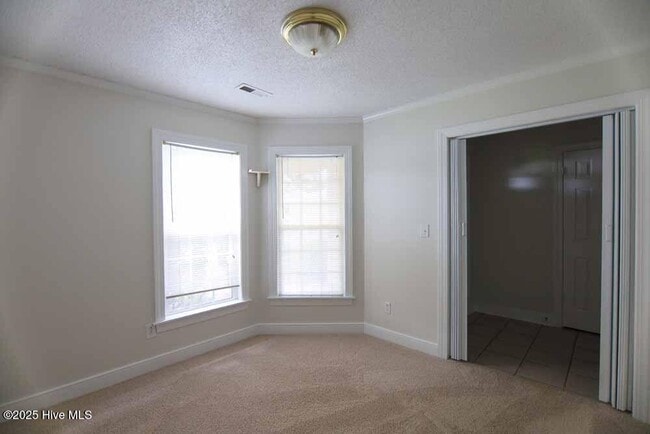 Building Photo - 173 Emily Dr