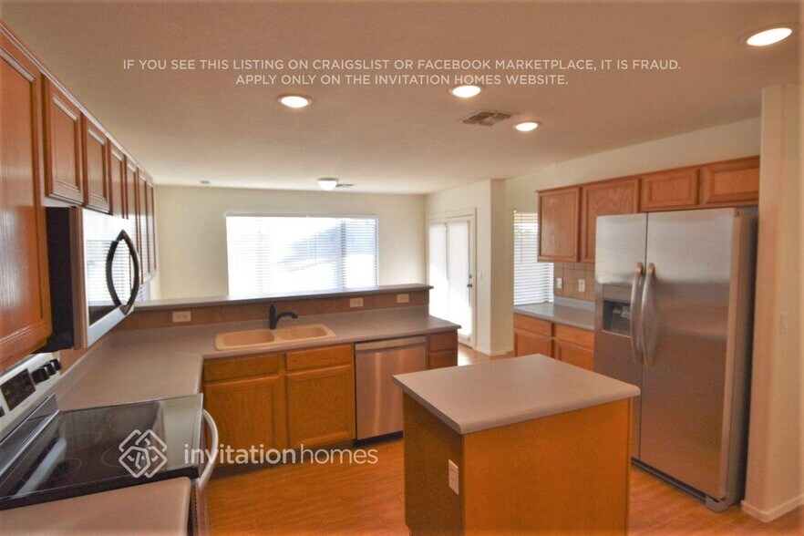 Building Photo - 8255 W Willow Ave