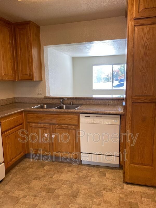 Building Photo - 516 Pacific Ave