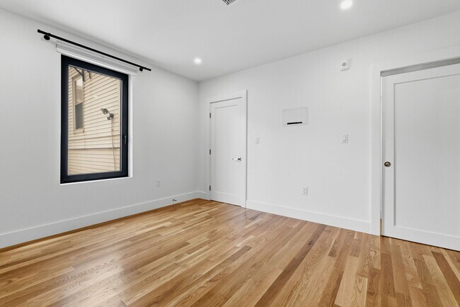 Building Photo - 6 Devine Wy
