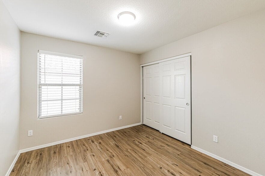 Building Photo - 1444 N 80th Dr