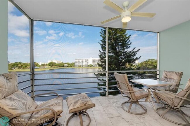 Building Photo - 2751 N Palm Aire Dr