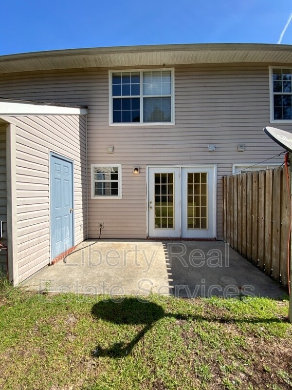 Building Photo - 1100 Pineland Ave