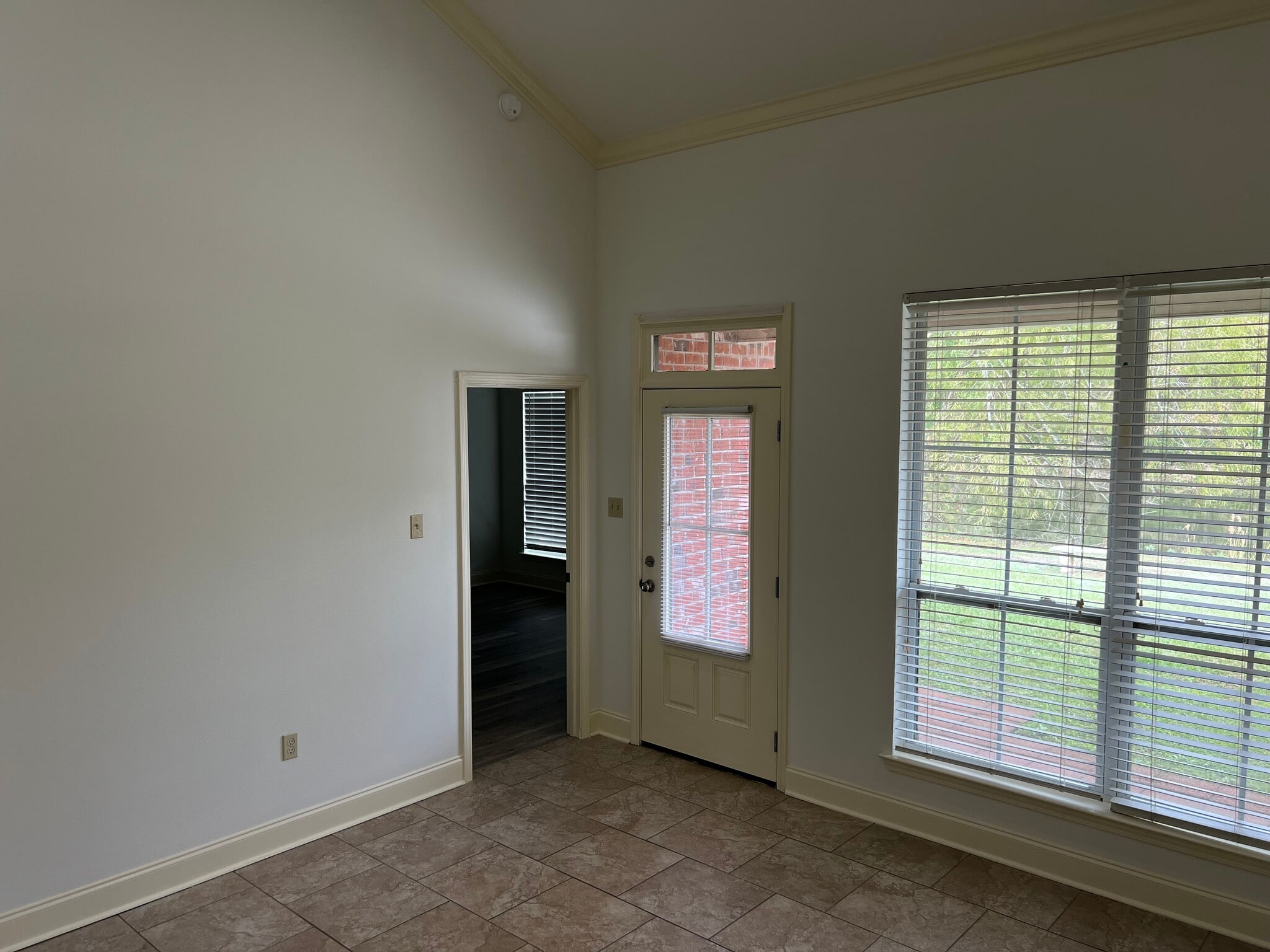 Living Room - 37140 Woodgate Ave