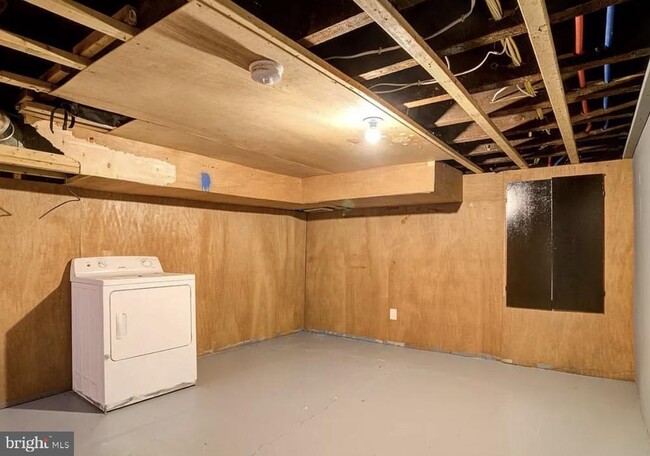 Building Photo - 2663 Belgrade St