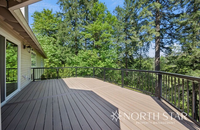Building Photo - Stunning Lake Oswego Home with Space for E...